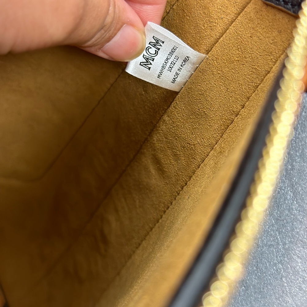 MCM Large Aren Hobo Bag in Embossed Monogram Leather - Picture 11 of 11